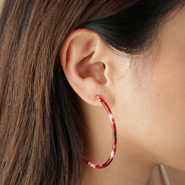 large-tortoiseshell-resin-hoop-earrings-in-red-443a0796-620x620